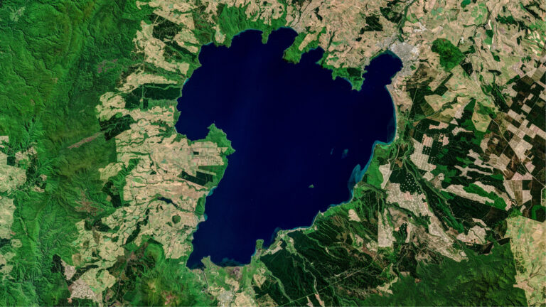 jezero Taupo